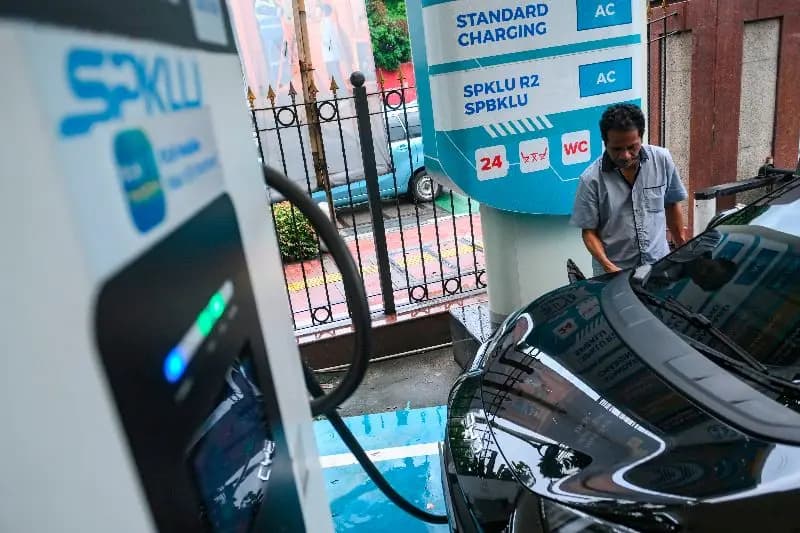 Mobil Listrik Makin Banyak, SPKLU Jadi Rebutan? Ini Tata Krama yang Selaras dengan Islam