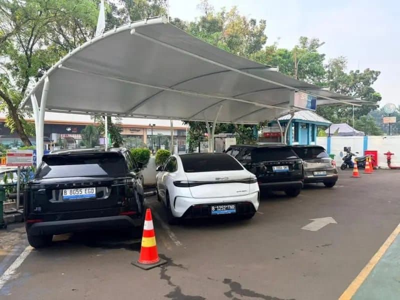 Isi Daya di SPKLU Tetap Nyaman, Pahami Etikanya agar Tak Ganggu Pengguna Lain