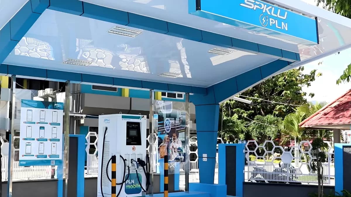 Etika Isi Daya Mobil Listrik di SPKLU agar Tak Ganggu Pengguna Lain